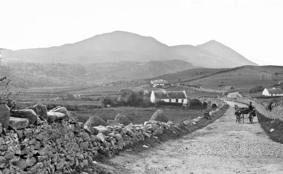 Looking towards Croagh Patrick around 1900 (Robert French, 1841-1917 photographer)     Looking towards Croagh Patrick around 1900 (Robert French, 1841-1917 photographer)